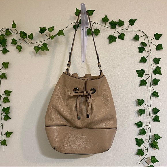 kate spade Handbags - Kate Spade Tan Bucket Shoulder Bag w/ Green Interior